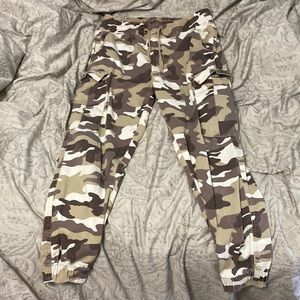 Refuge camo pants with pockets
